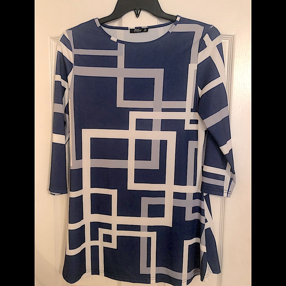Women’s 3/4 length sleeve tunic top. Blue/Grey/ White geometric design. Size M